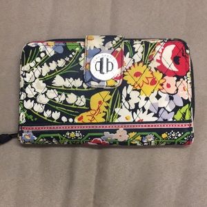 Vera Bradley zip around wallet